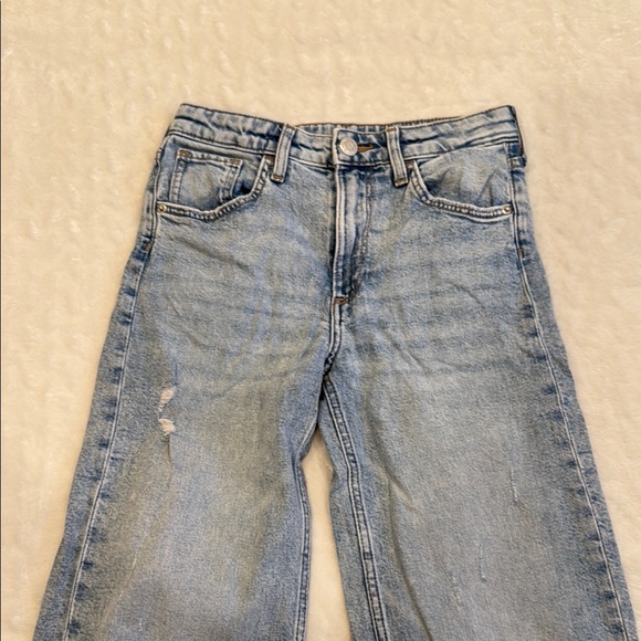 Classic Light Blue Denim Jeans - Picture 2 of 5